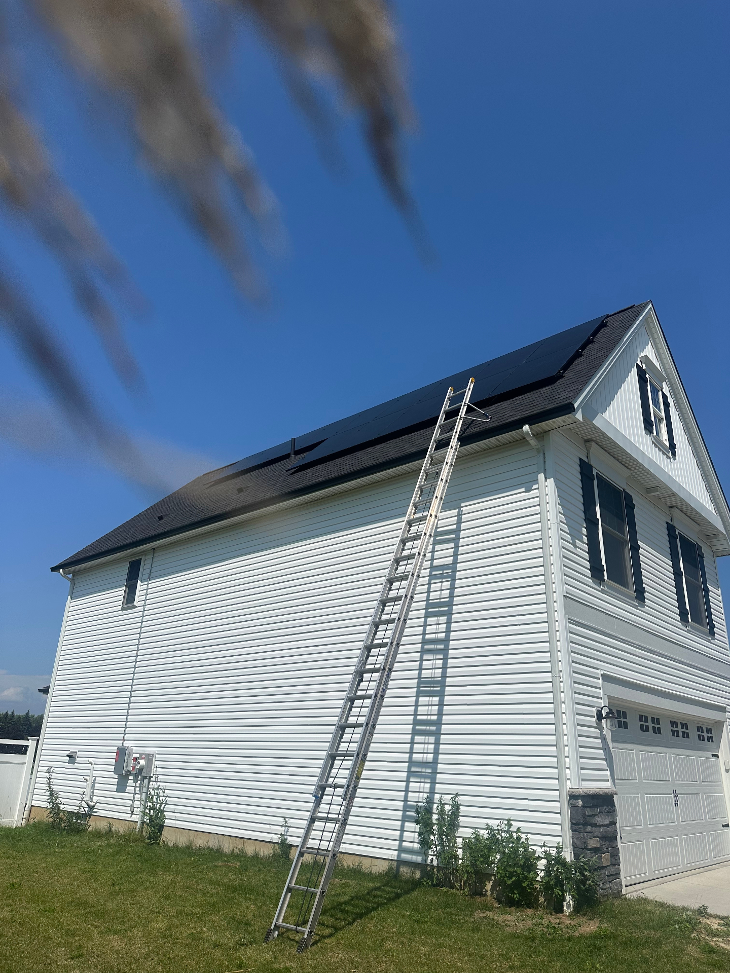 Side roof array — full black panels